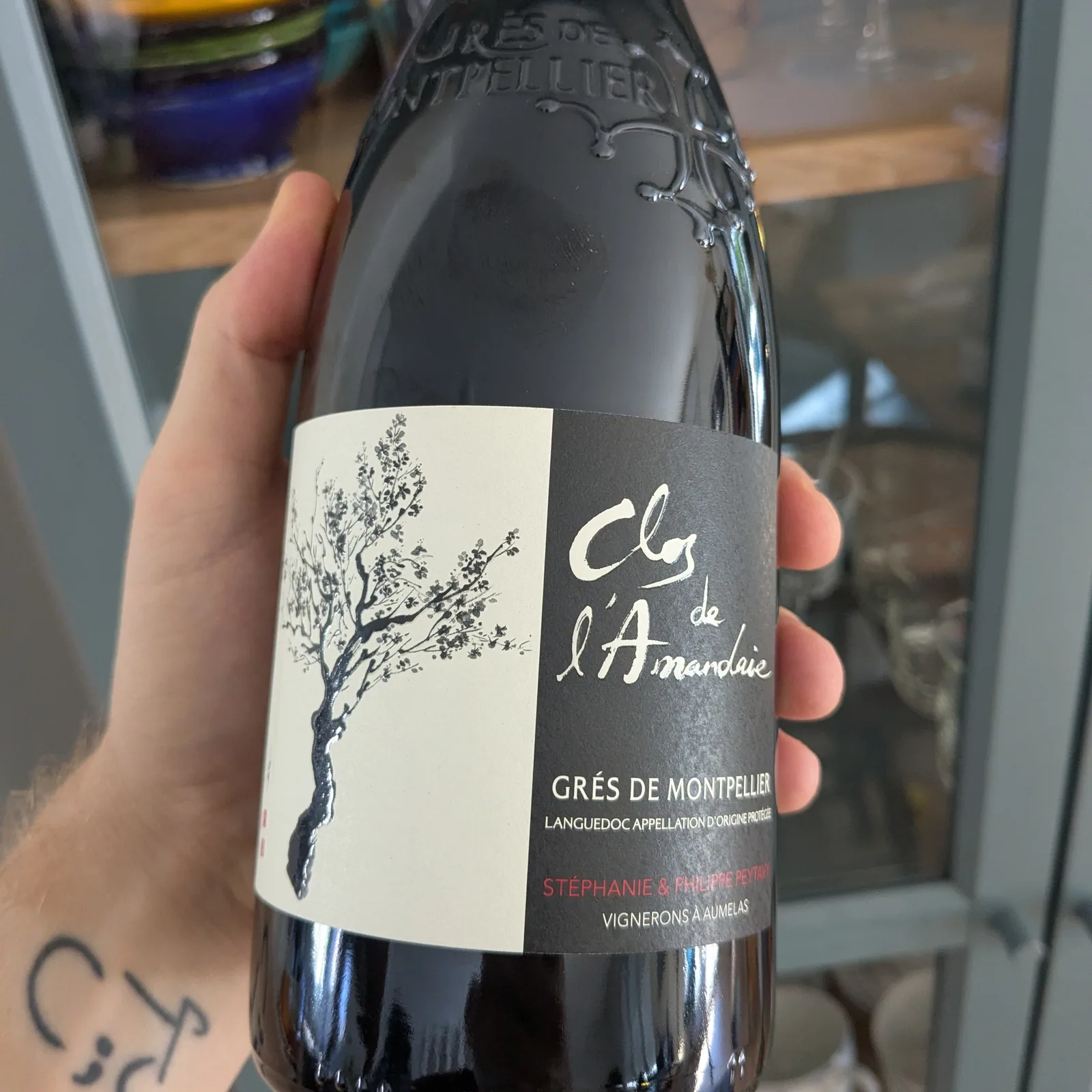 Bouteille de Clos de l’Amandaie, rouge des Grés de Montpellier signé Stéphanie et Philippe Peytavy