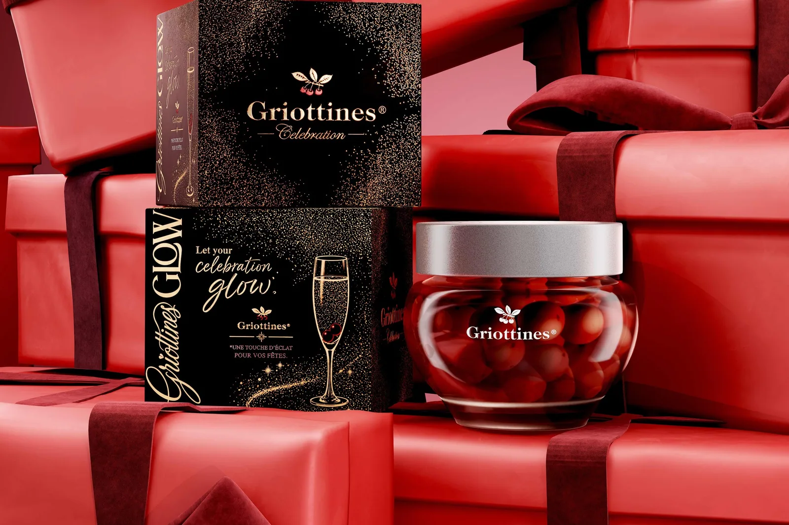 Coffret Griottines Glow et bocal de griottes posés sur des paquets cadeaux rouges