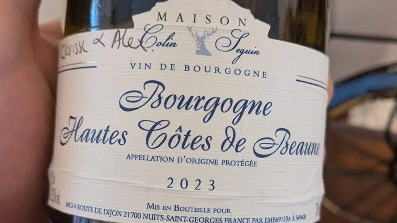 Bouteille de Bourgogne Hautes Côtes de Beaune 2023 de la Maison Colin Seguin, étiquette dédicacée au stylo