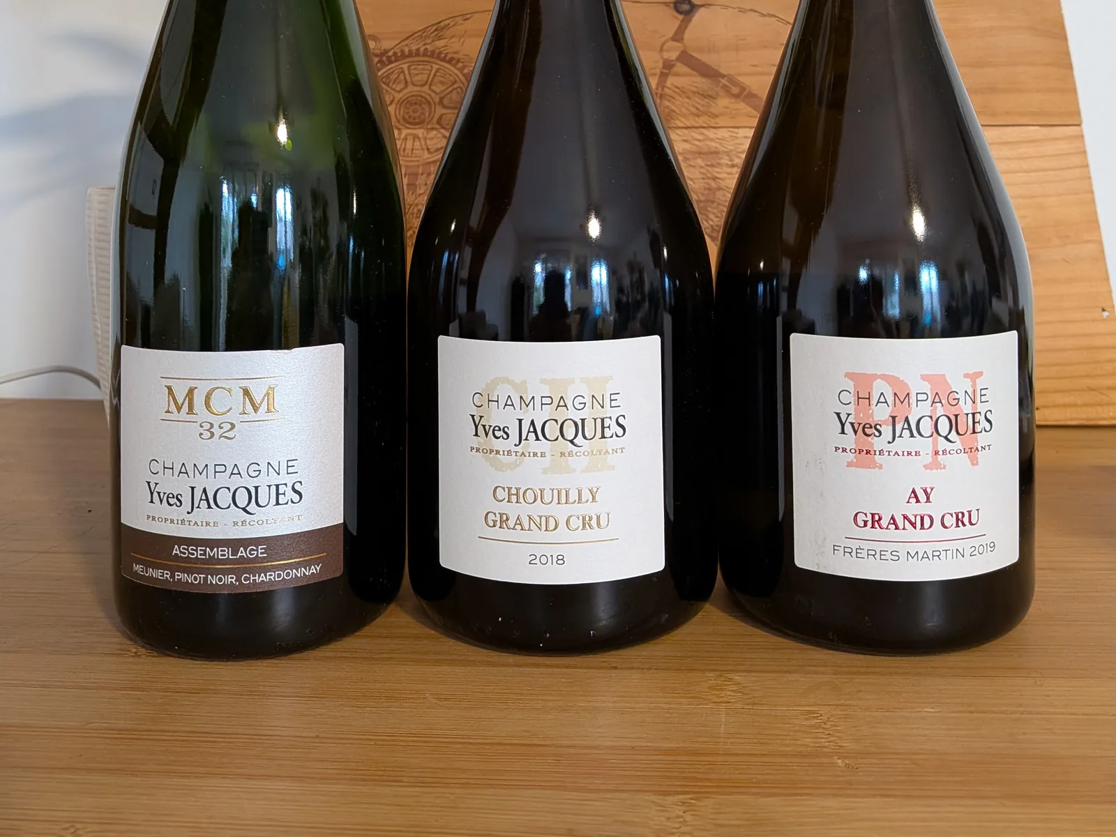 Les trois champagnes Yves Jacques dégustés : MCM 32, Chouilly Grand Cru 2018 et Aÿ Grand Cru 2019