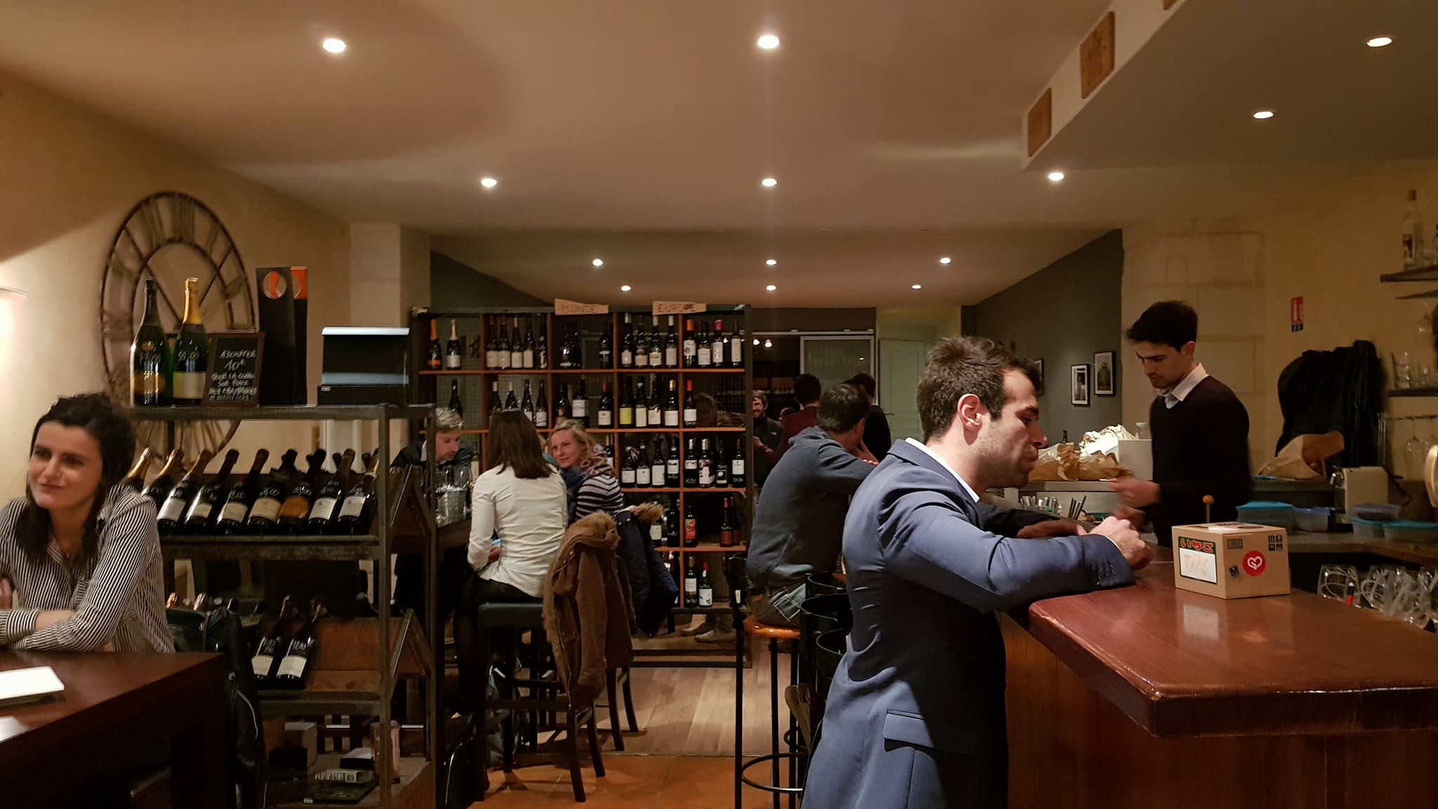 Wine More Time Bordeaux Bar à vin Bordeaux Burdivino