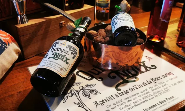 Le vin de noix : la recette maison et tout ce qu&rsquo;il faut savoir